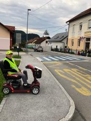 Prostovoljci skrbijo za varno pot v šolo in domov 6